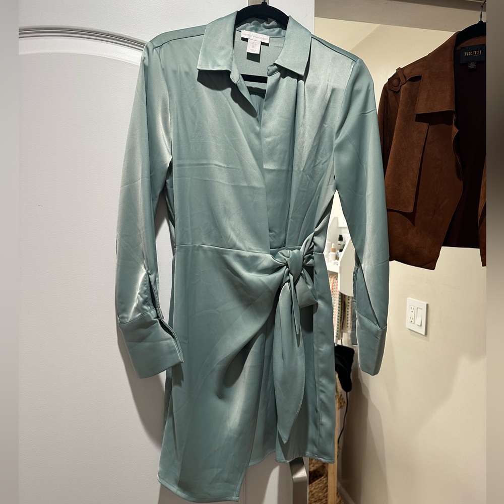 sold
 - never worn